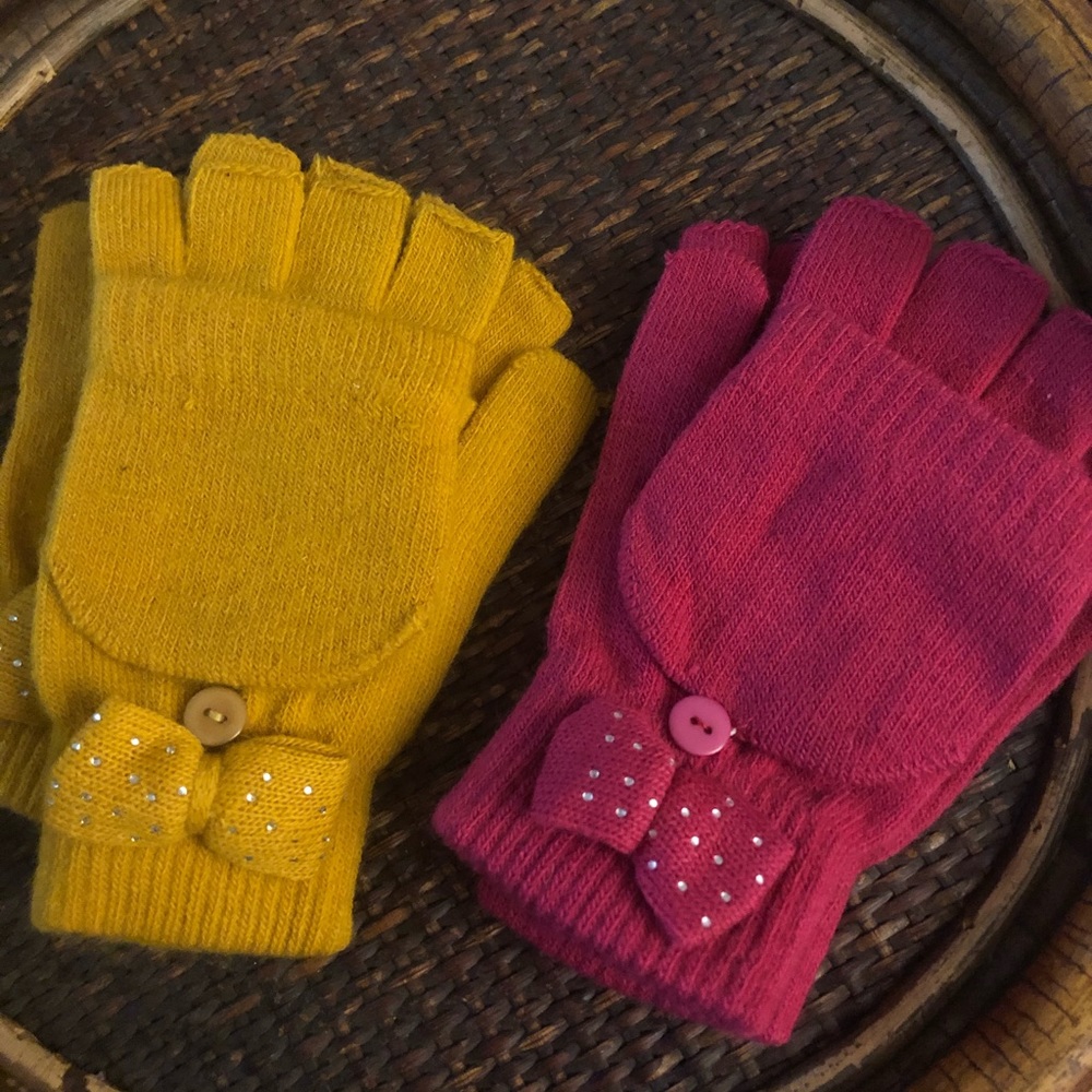 2 pair of gloves